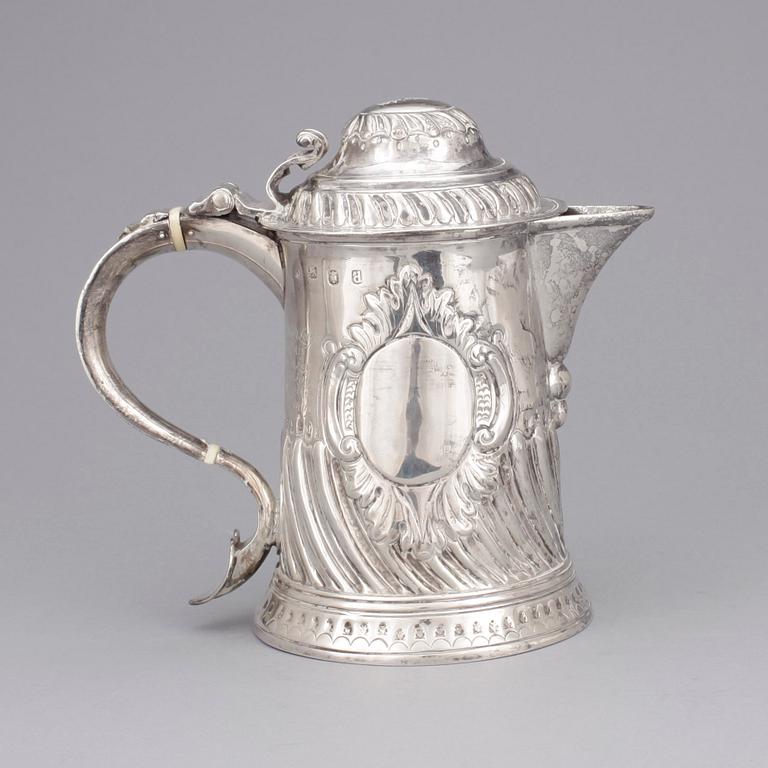 STOP, silver. Möjligen Thomas Phipps, London 1779. Vikt ca 760 g.