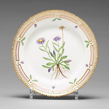 326. A set of six Royal Copenhagen, 'Flora Danica' dishes, Denmark, 20th Century.