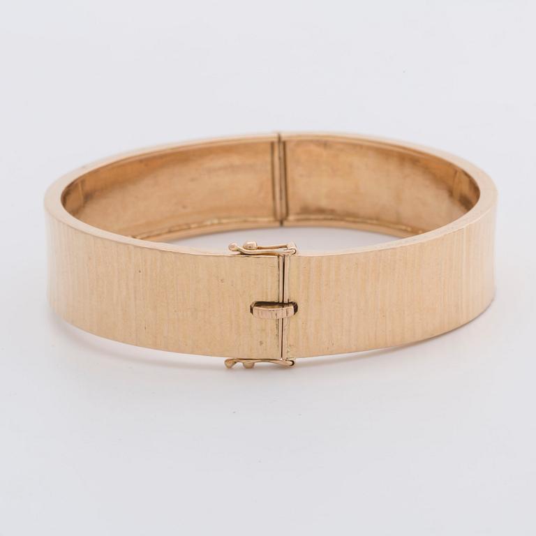 An 18K gold bracelet, 1980, 64g.