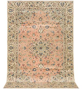 A Kashan crpet, a. 284 x 181 cm.