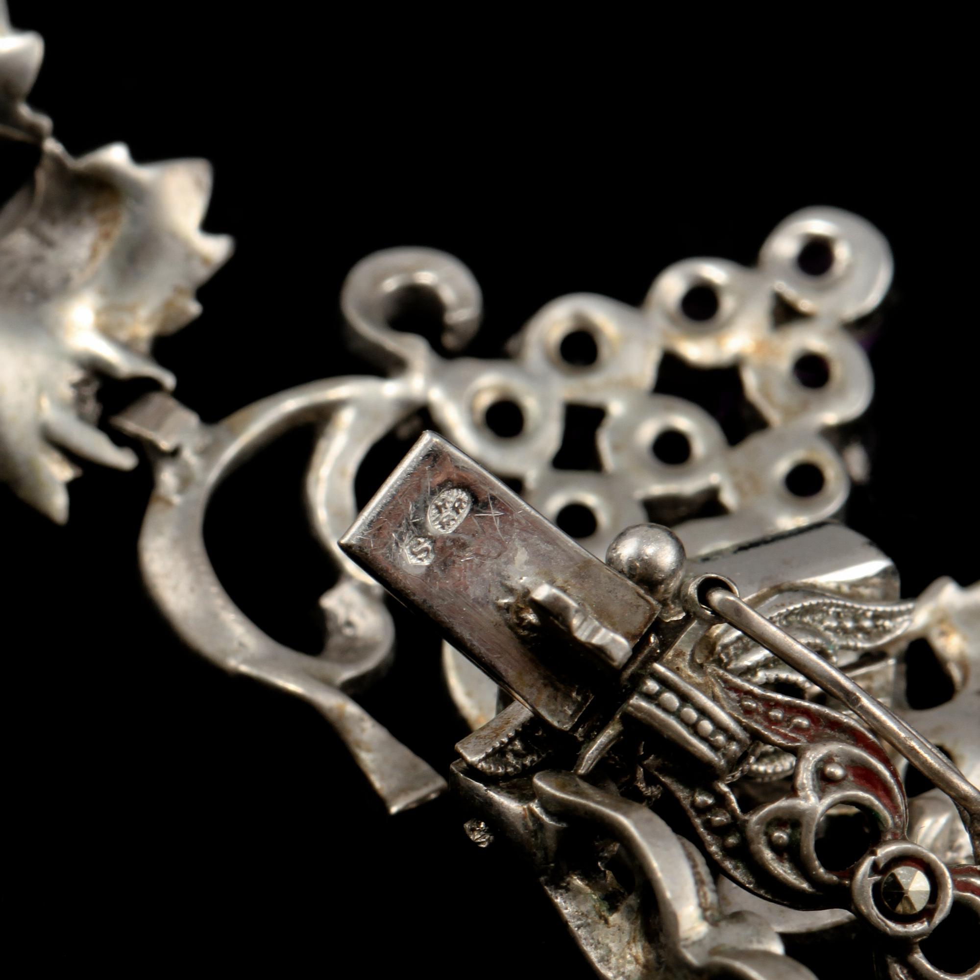 COLLIER, silver samt troligtvis cabochonslipade ametister samt markasiter, importstämplat. Vikt 31 g.