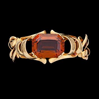 966. A gold and citrine bracelet, 1950's.