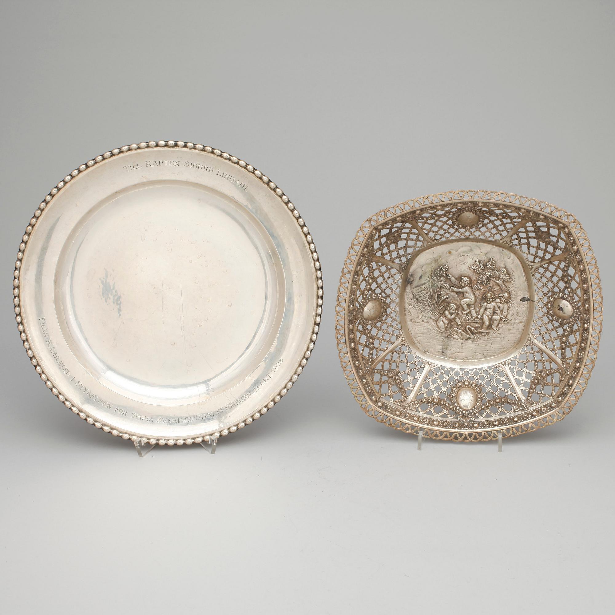 FAT samt SKÅL, silver, bland annat CG Hallberg, Stockholm, 1927. Totalvikt ca 360 gram.