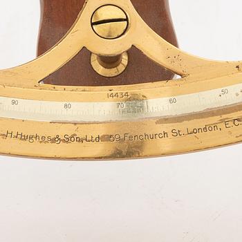 Sextant  H Huges & son ltd London daterad 1924.