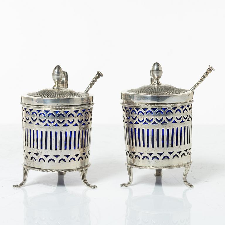 Adolf Zethelius, A Pair of Swedish silver mustard jugs, mark of Adolf Zethelius, Stockholm 1812.