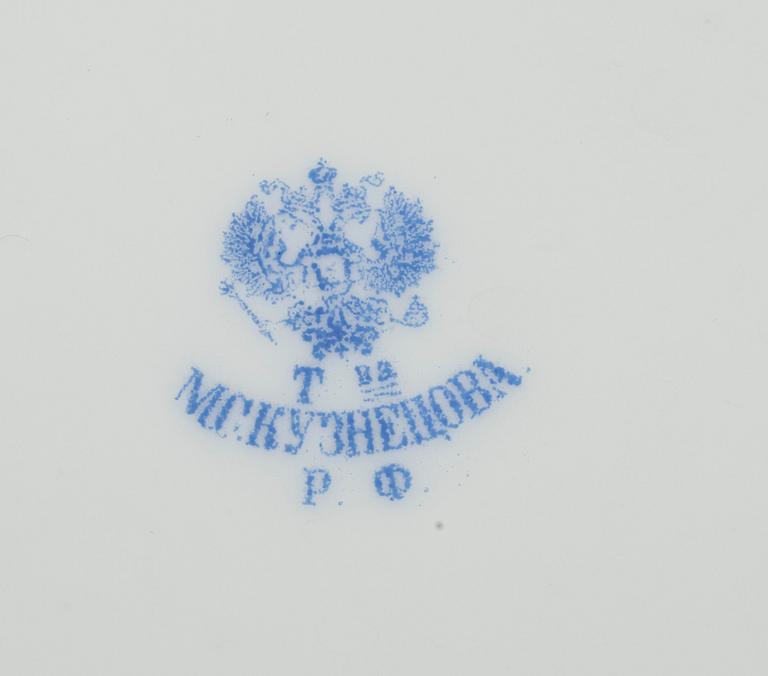 KAFFEKOPPAR, 7 st med fat, porslin, Kuznetsov ca 1900.