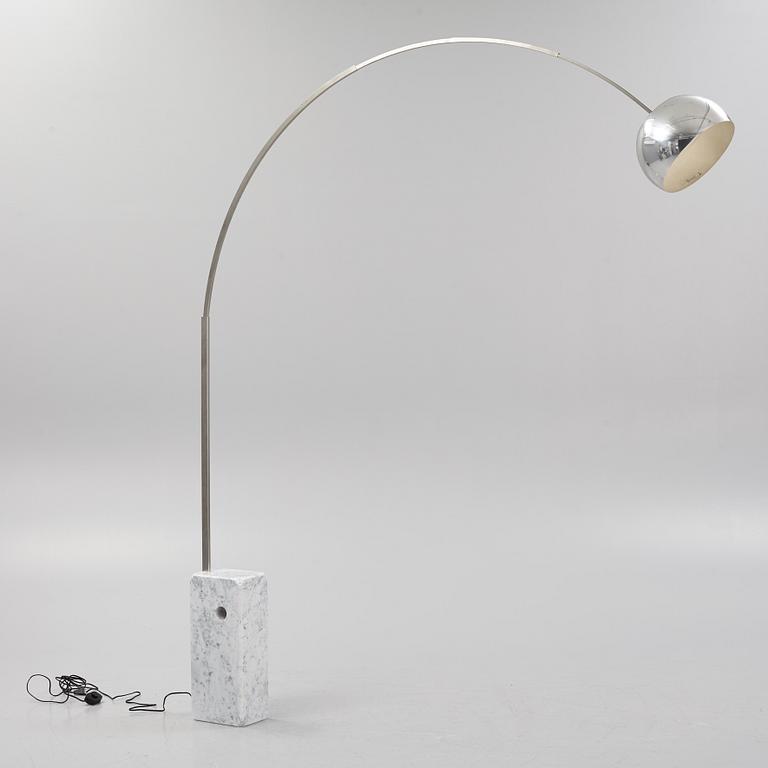Achille & Pier Castiglioni, golvlampa, "Arco" för Flos, Italien 1900-talets slut.