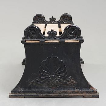Folke Bensow, A Swedish Grace cast iron bench "Parkbänk Nr 1", Näfveqvarns Bruk.