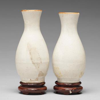598. A pair of ge-glazed vases, Ming dynasty, 17th Century.