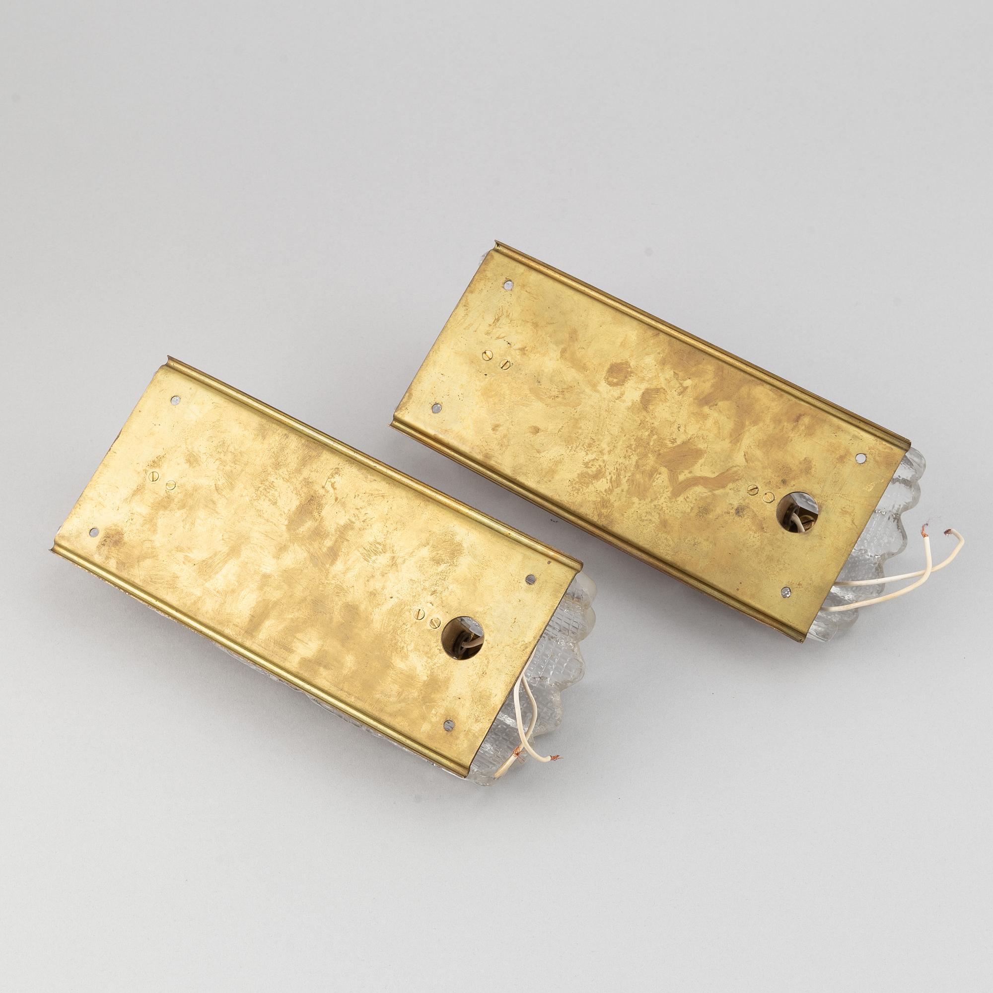 Carl Fagerlund, a pair of glass and brass wall sconces, Orrefors, second half of the 20th Century.