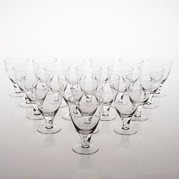 GUNNEL NYMAN, glasservis, 114 osaa, "GN 46", Nuutajärvi Notsjö. I produktion 1949-1969.