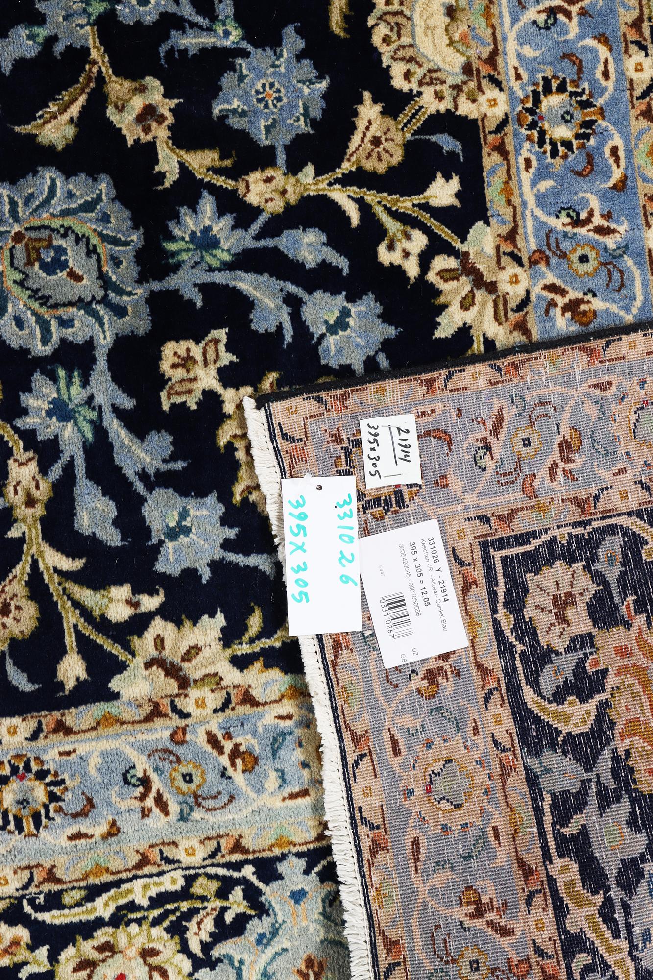A Kashan carpet, c. 395 x 305 cm.