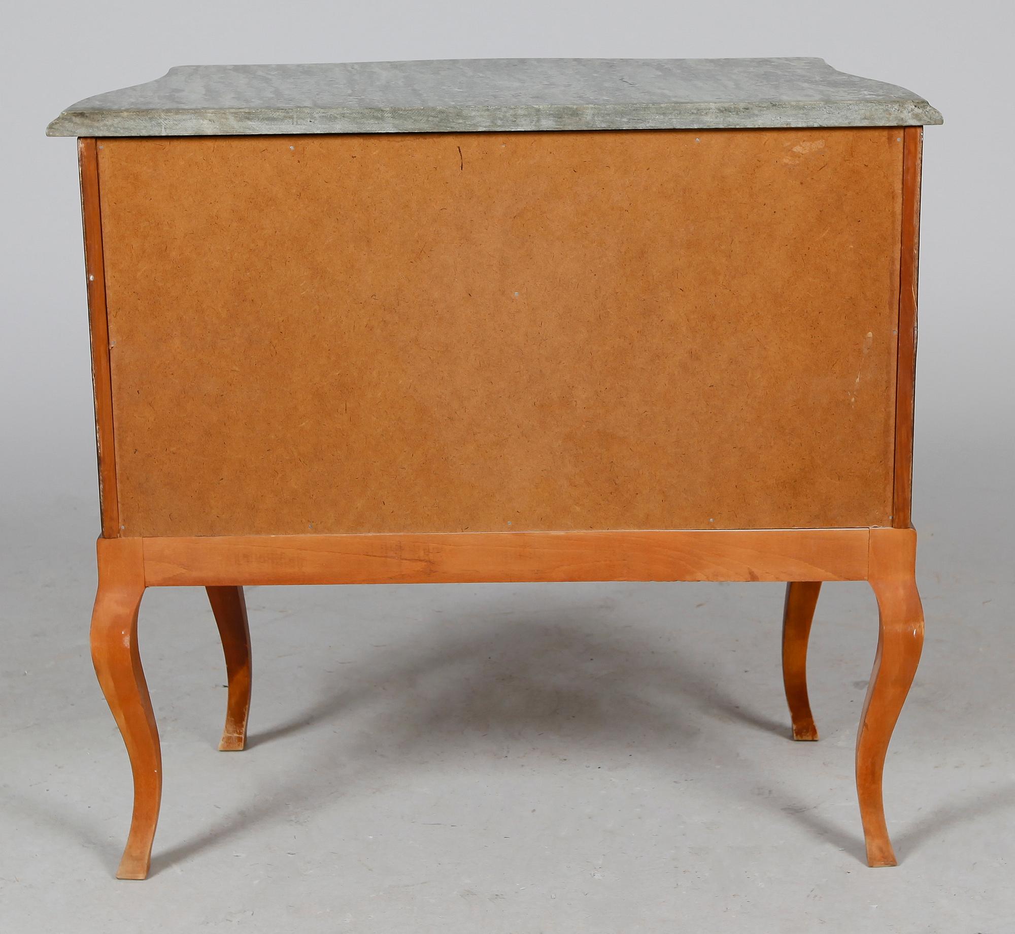 BYRÅ, rokokostil, 1900-talets andra hälft.