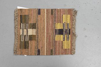 Märta Måås-Fjetterström, draperi, ca 165-174 x 78 cm, och provväv, ca 50 x 38 cm, rölakan.