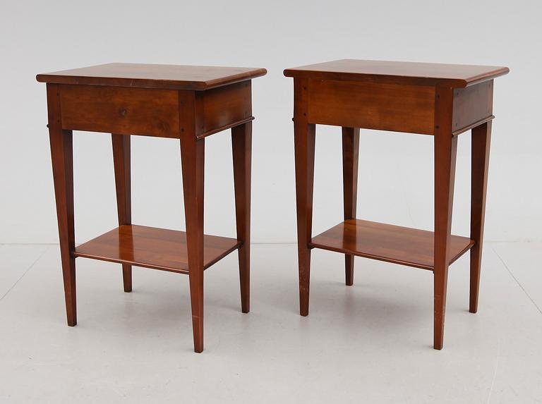 SÄNGBORD, 1 par, Richelieu, Frankrike, 1900-talets andra hälft.