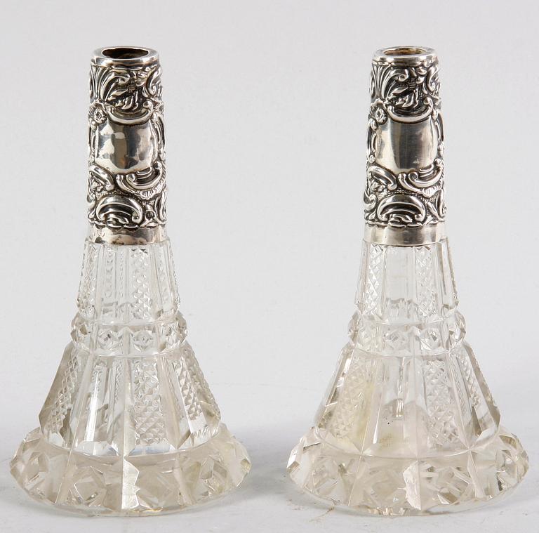 VASER/FLACONGER ett par. Glas och silver. England, Birmingham 1903.