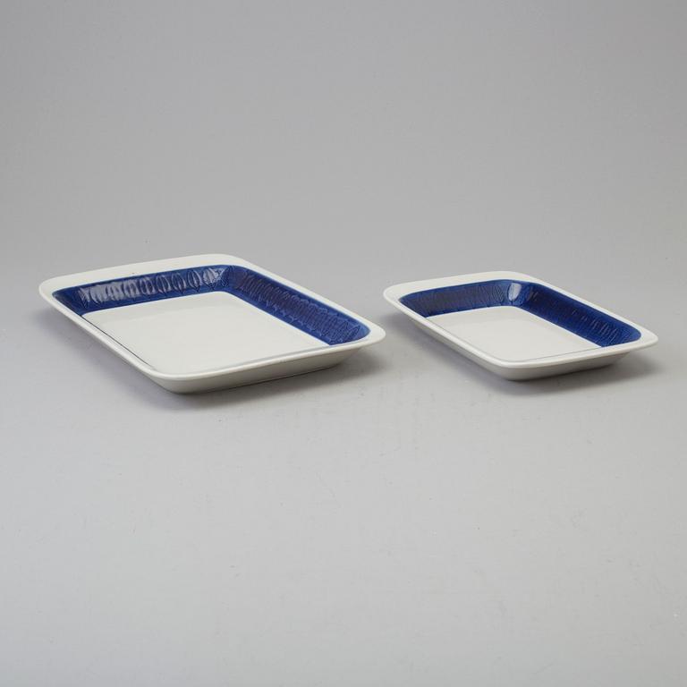a 51 pcs porcelin dinner service, 'Koka blå', by Hertha Bengtsson, Rörstrand, in production 1956-1988.