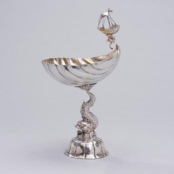 SNÄCKPOKAL PÅ FOT, silver, Tyskland 1900-talets mitt, vikt 324 g.