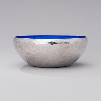 EVA HIDSTRÖM, SKÅL. Sterling silver och emalj. Hopeakeskus, Tavastehus 1974.