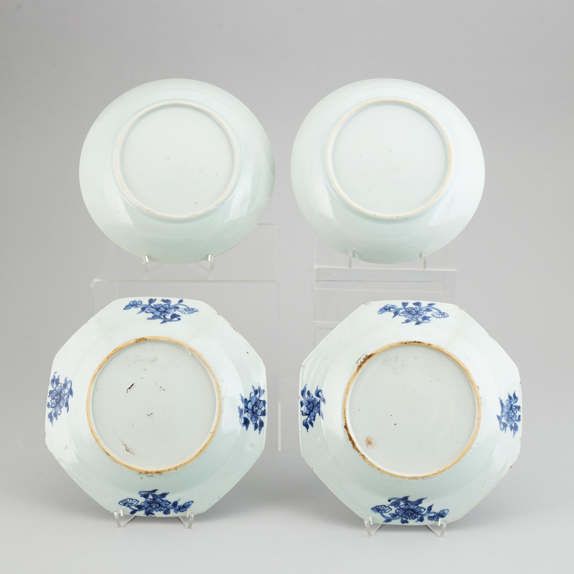 Four (2+2) blue and white dishes, Qing dynasty, 18-19th century.