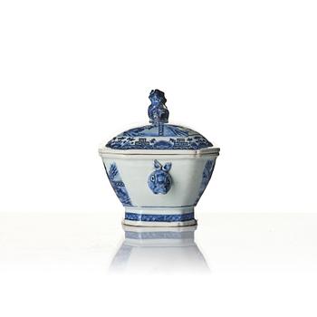Tureen, porcelain, China, Qianlong (1736-95).