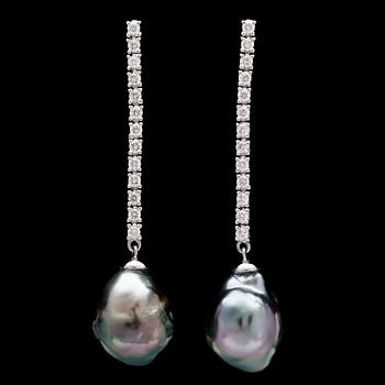 92. A pair of cultured Tahiti pearl and brilliant cut diamond earrings, tot. 0.62 cts.