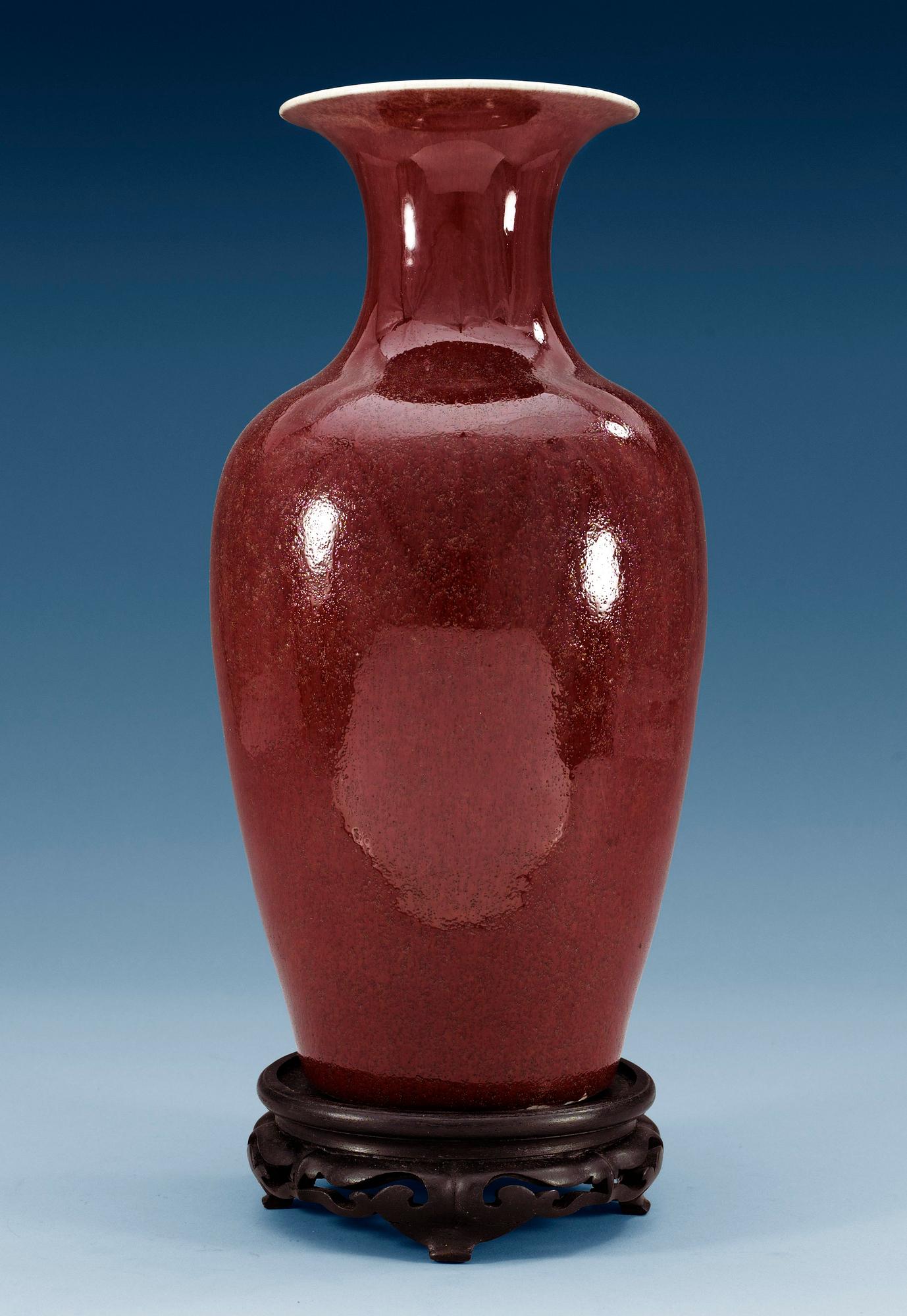 A copper-red vase, Qing dynasty.