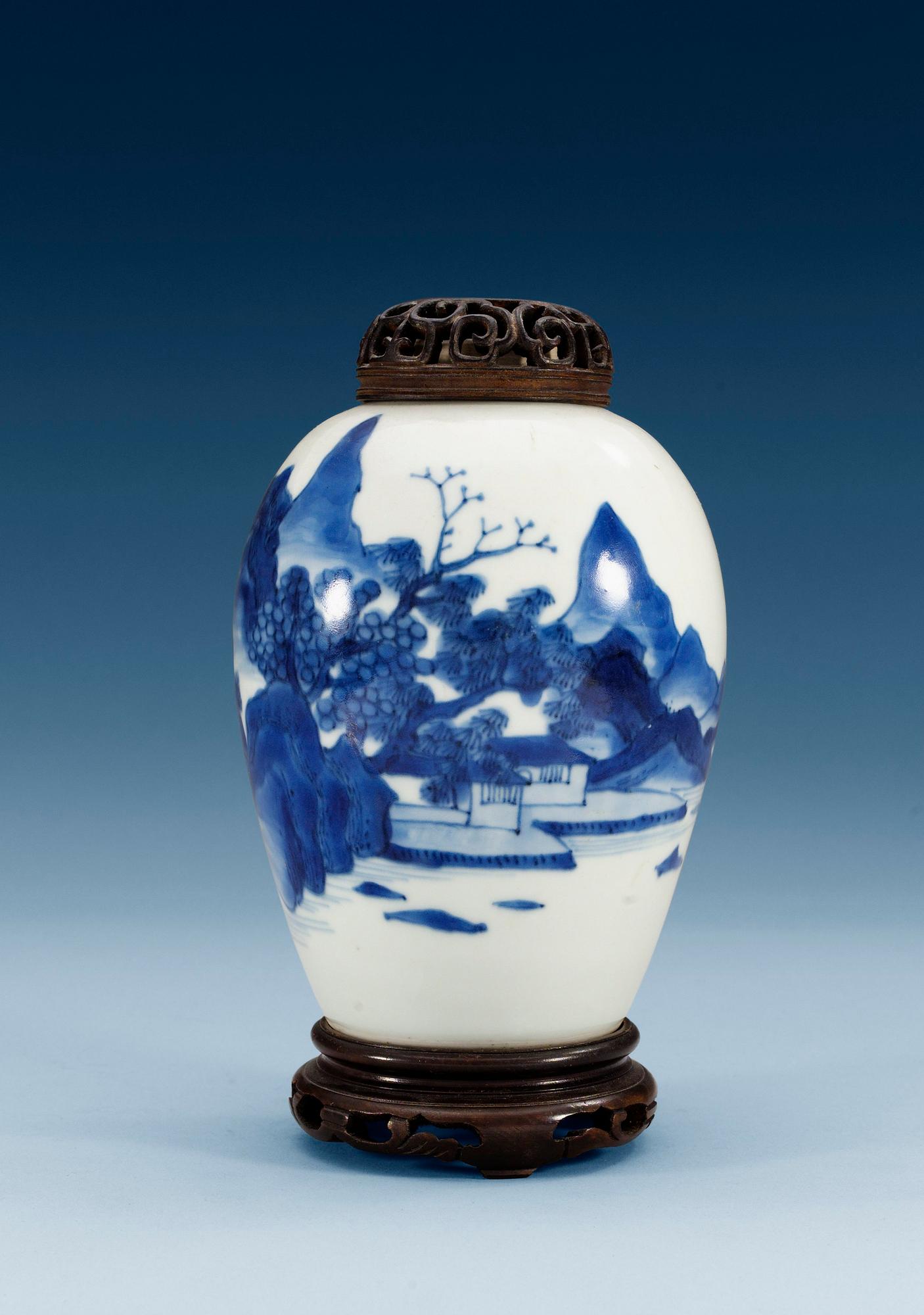 A blue and white Transitional jar, 17th Century.