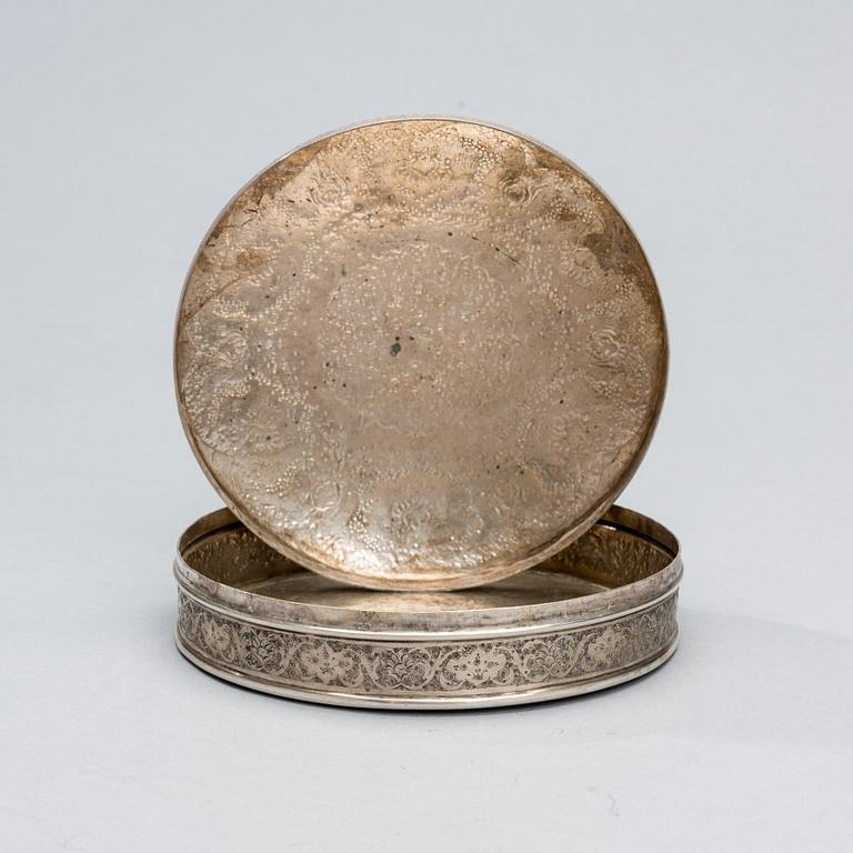 DOSA, silver, franska kontrollstämplar, Persien 1900-talets mitt. Vikt 509 g.