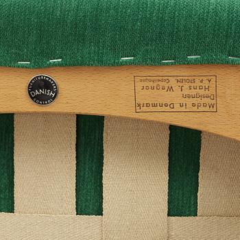 HANS J WEGNER, fåtölj "Bamse" med fotpall, AP-stolen, Danmark 1950-60-tal.