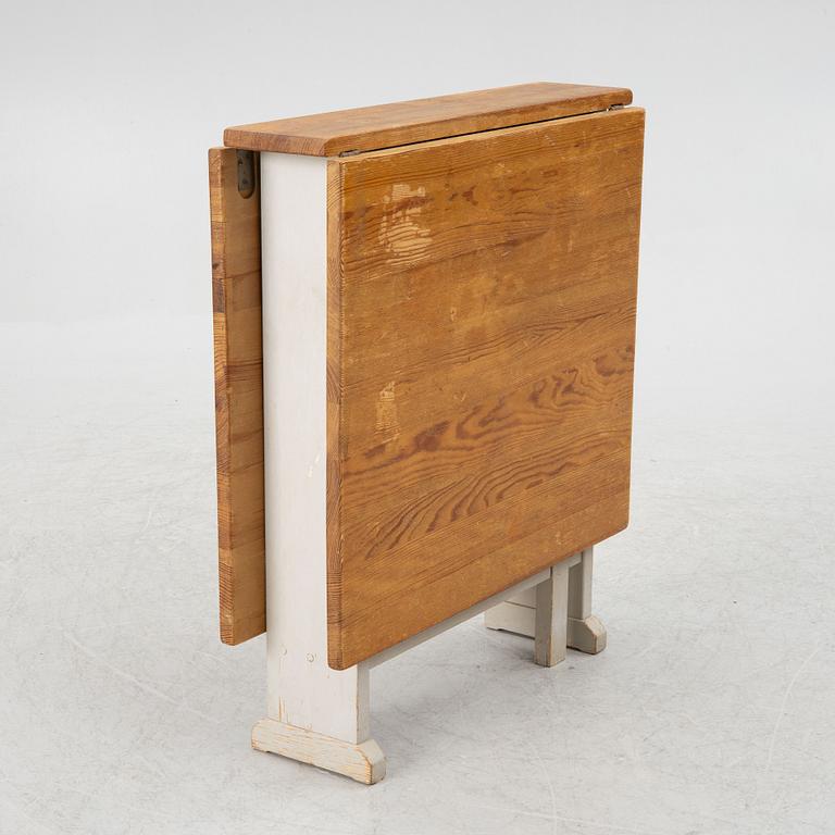 Carl Malmsten, a drop-leaf table, 'Vapensmeden', second half of the 20th century.