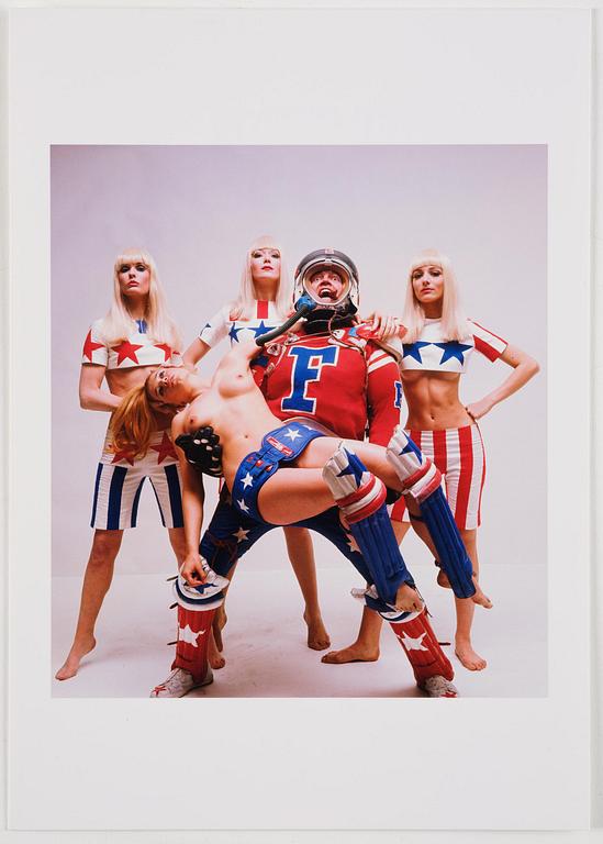 William Klein, ”Mister Freedom koffert - full set edition”, 2020.