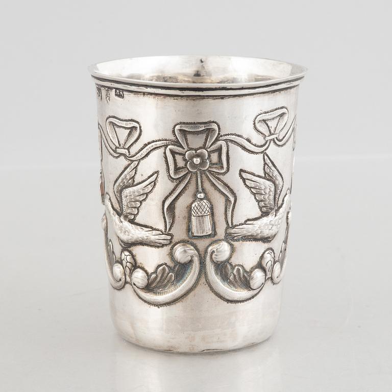 A Russian silver beaker, 18th/19th Century.