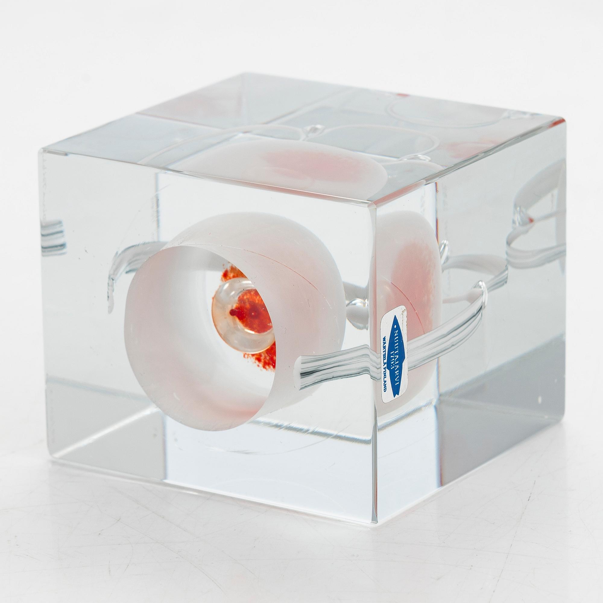 Oiva Toikka, annual glass cube, signed Oiva Toikka, Nuutajärvi 1985, 88/2000.