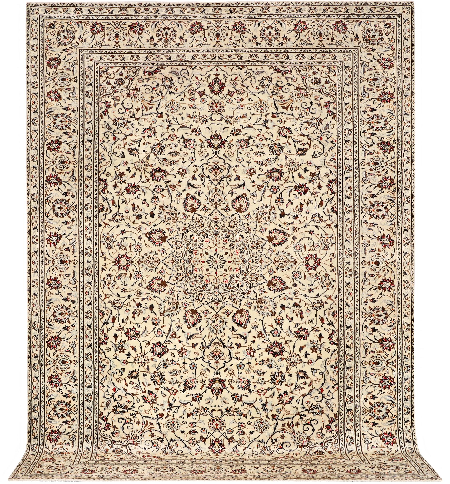 A carpet, Kashan, ca 340 x 238 cm.
