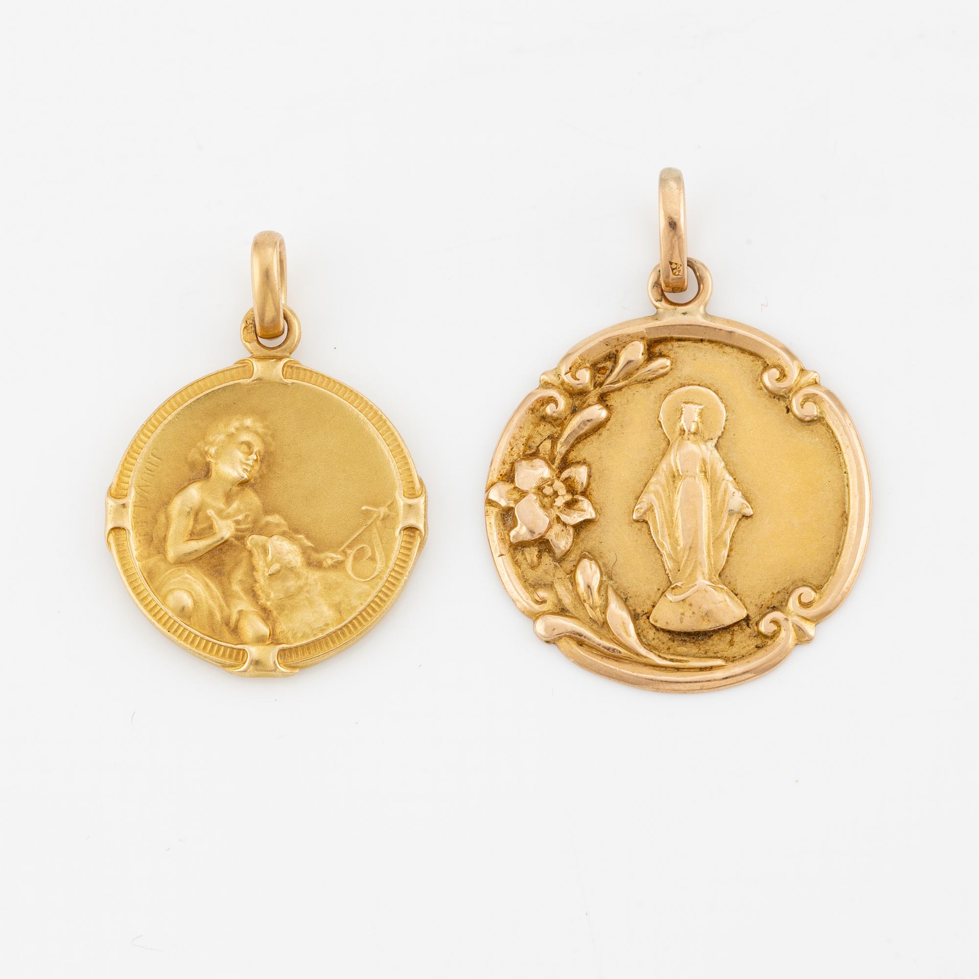 Två medaljonger 18K guld.