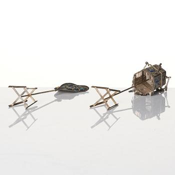Hårprydnader, silver, emalj och kingfisherfjädrar. Qingdynastin, 1800-tal.