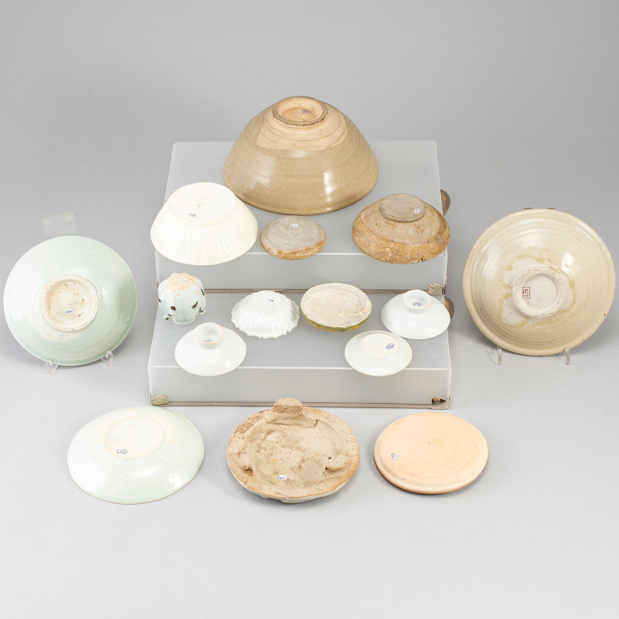 A group of 14 ceramics, Southeast asia and Qingdynasty, 18-20th century.