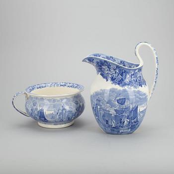 POTTA samt KANNA, porslin, Wedgwood "Ferrara", 1900-talets första hälft.