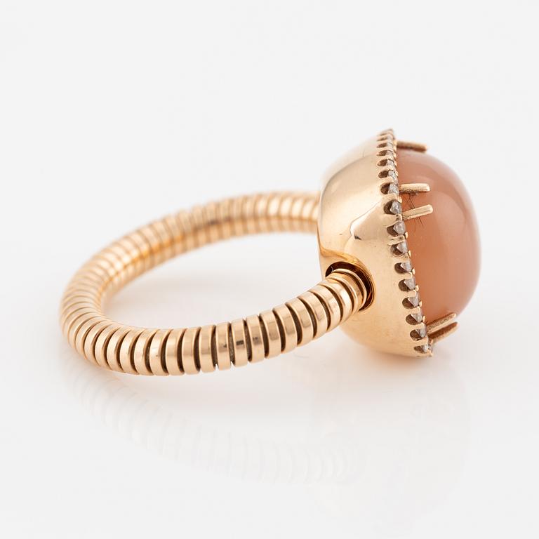 Ring in 18K rose gold with pink moonstone and small brilliant-cut diamonds.