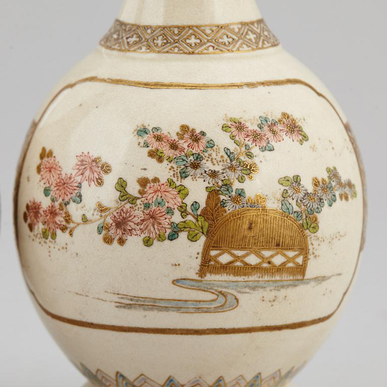 A pair of satsuma vases, Japan, Meiji (1868-1912).