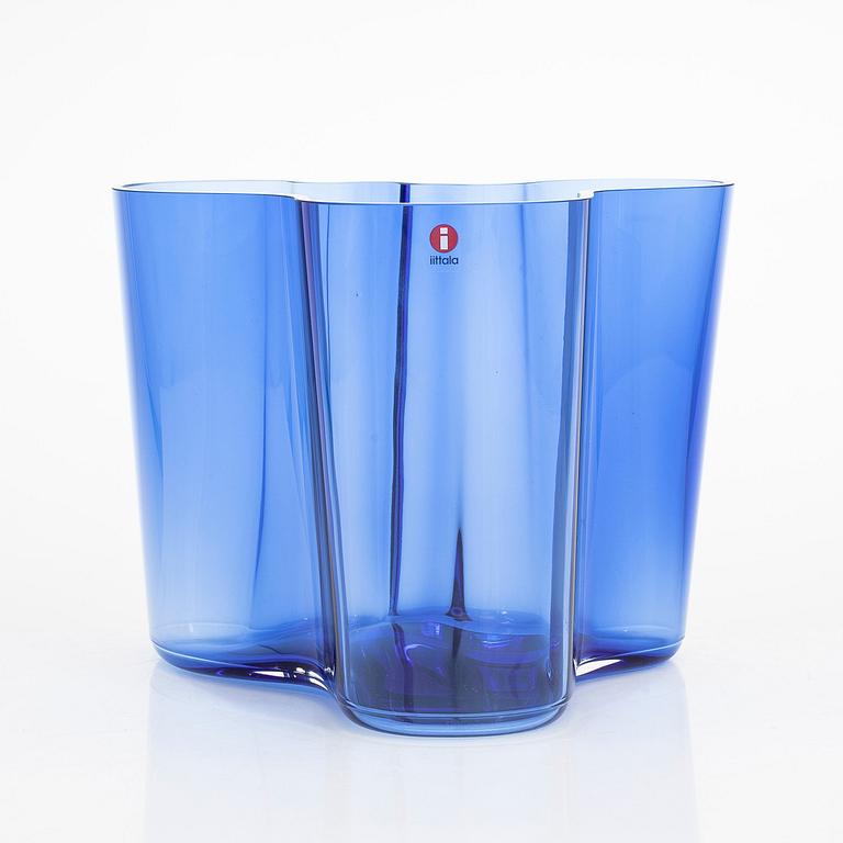 Alvar Aalto, maljakko, malli 3030, signeerattu Alvar Aalto Iittala.