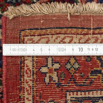 Matta, semiantik, möjligen Täbris, ca 291 x 203 cm.