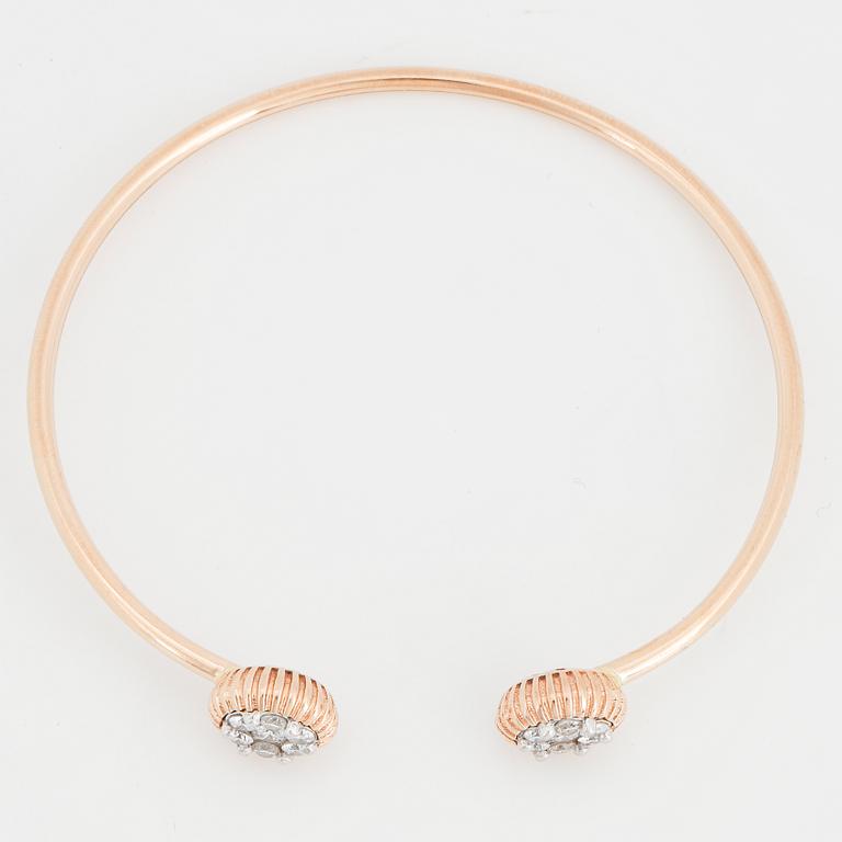 An 18K rose gold bracelet set with round brilliant-cut diamonds.