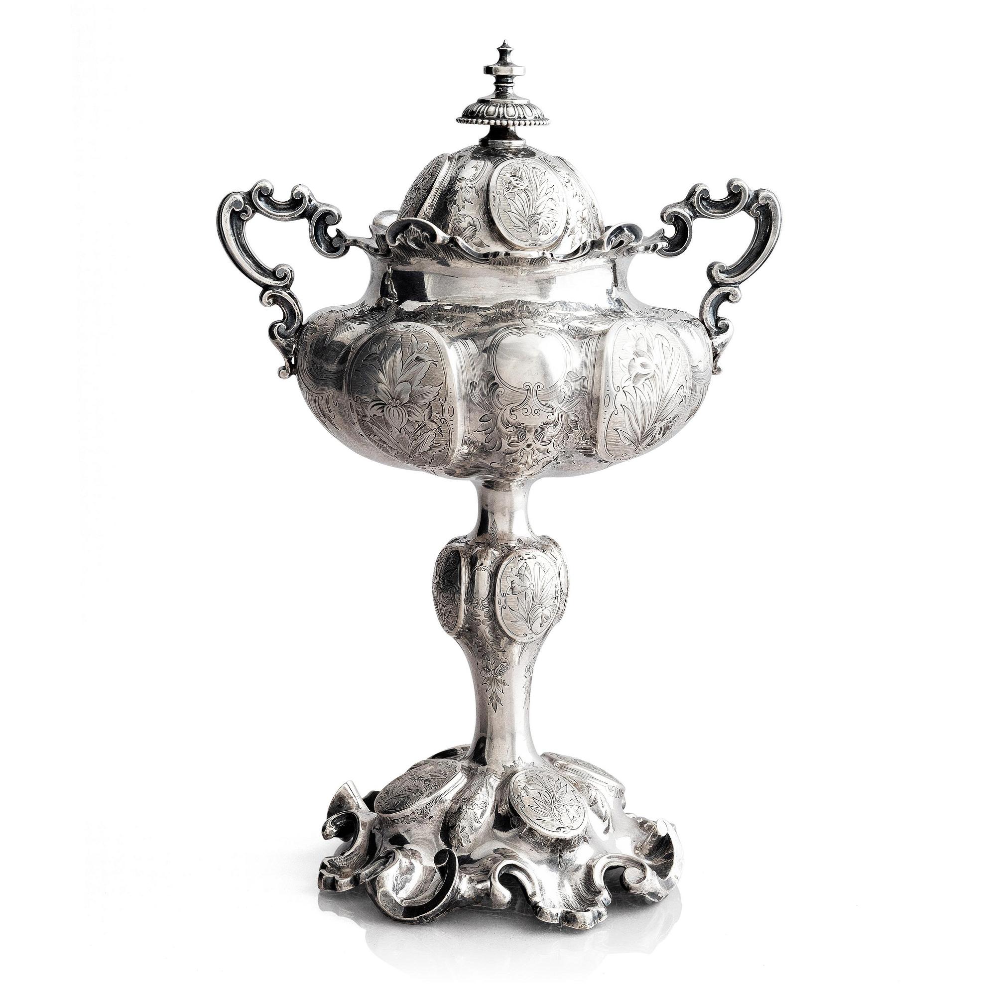 Gustav Möllenberg, uppsatsskål med lock, silver, Stockholm 1863.