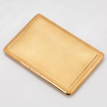 A Mappin & Webb 18K gold cigarette case.