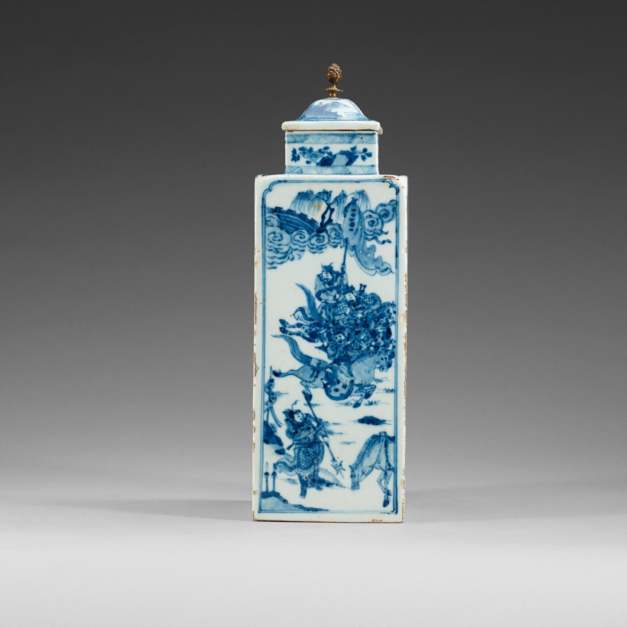A blue and white vase with cover, Qing dynasty, early 18th Century.