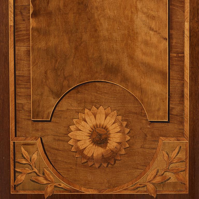 BYRÅ, signerad och daterad Haupt 1784 (mästare i Stockholm 1770-1784). Gustaviansk.
