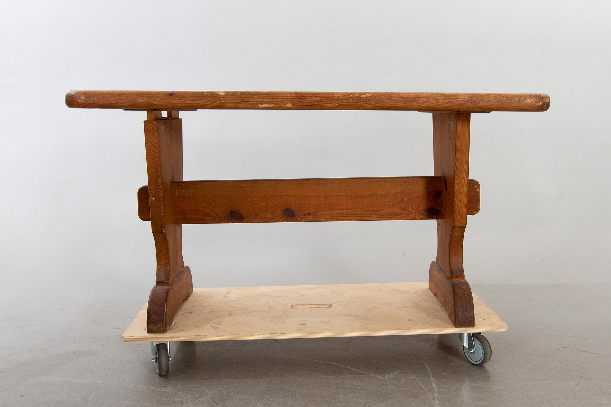 A five pieces 1930:s pine dining set.