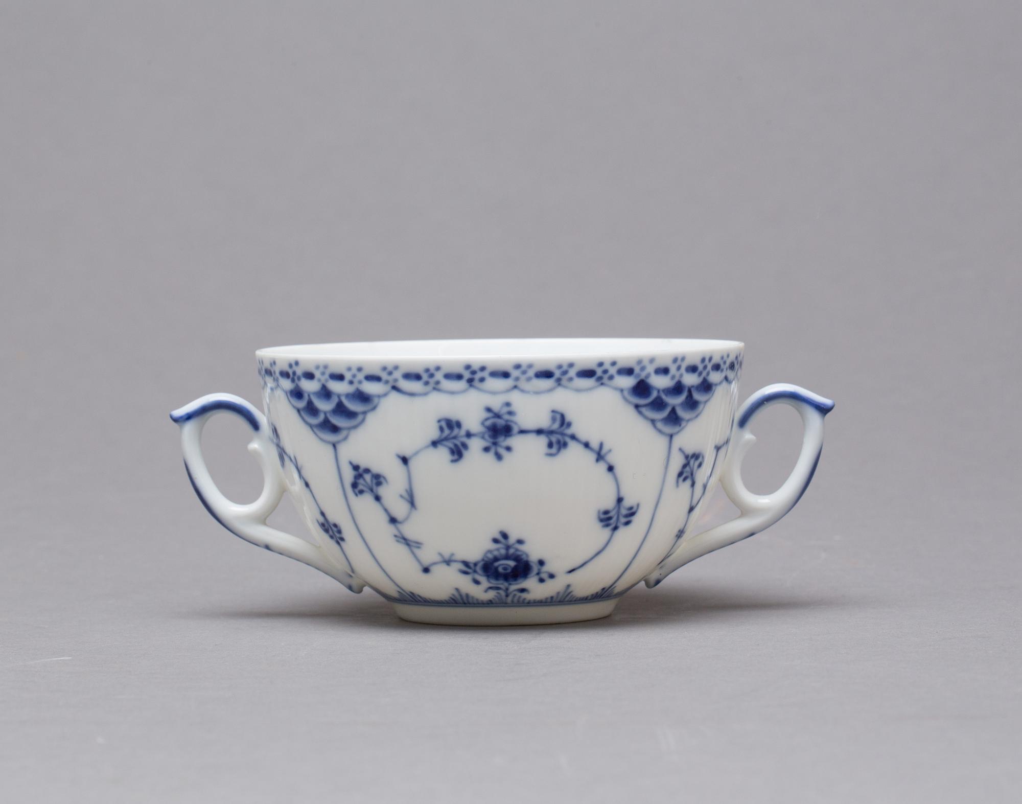 SERVISDELAR, 21 st, porslin, "Musselmalet", Royal Copenhagen, Danmark. 1900-tal.